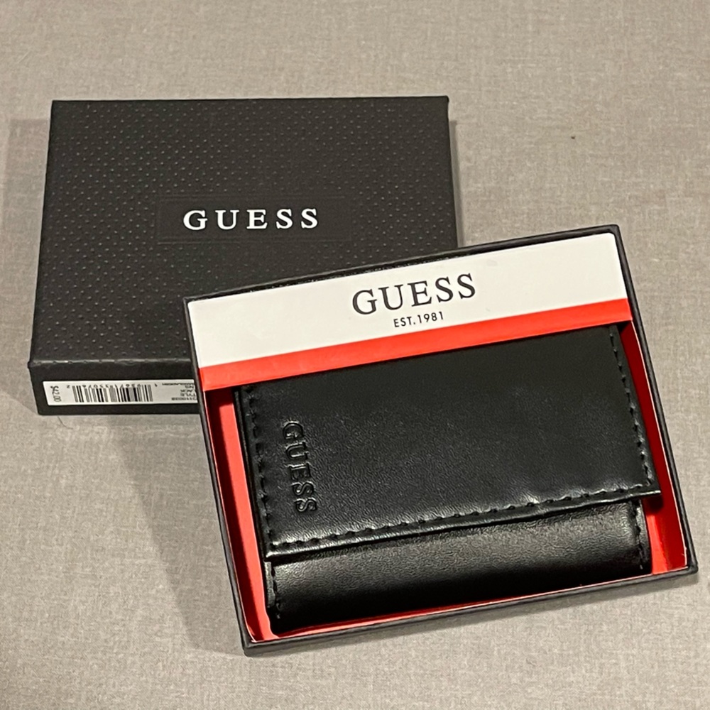 GUESS Men’s NWT trifold black leather wallet